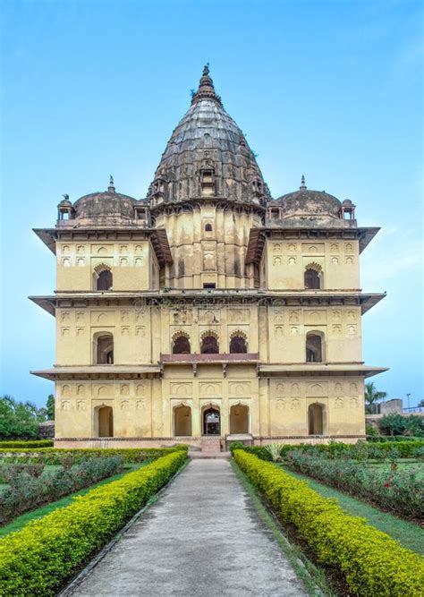 Orchha Palace Fort Raja Mahal And Chaturbhuj Temple From Jahangir