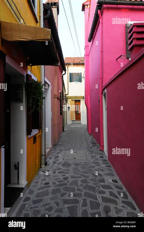 Edificios de colores venecia fotografías e imágenes de alta resolución