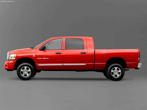 Dodge Ram Mega Cab (2006) - picture 4 of 26