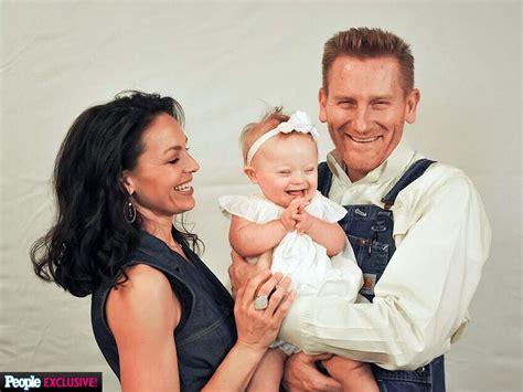 Joey Feek S Touching Home Videos Will Keep Her Memory Alive Says Husband Rory