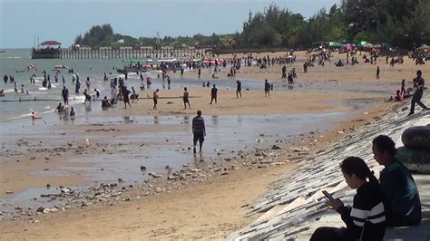 Libur Lebaran Pantai Manggar Diserbu Ribuan Pengunjung MEDIA KALTIM