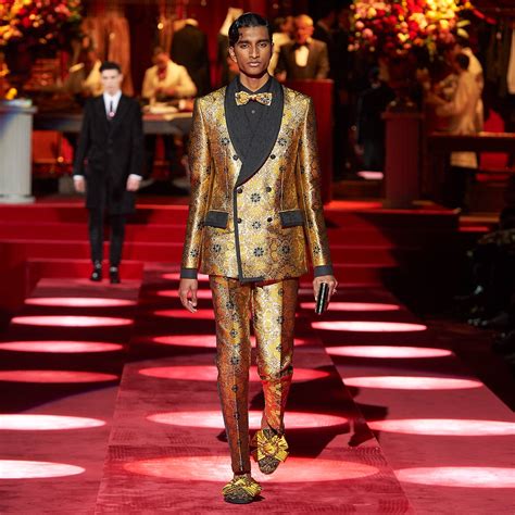 Arriba 66 Imagen Dolce Gabbana Gold Suit Abzlocal Mx