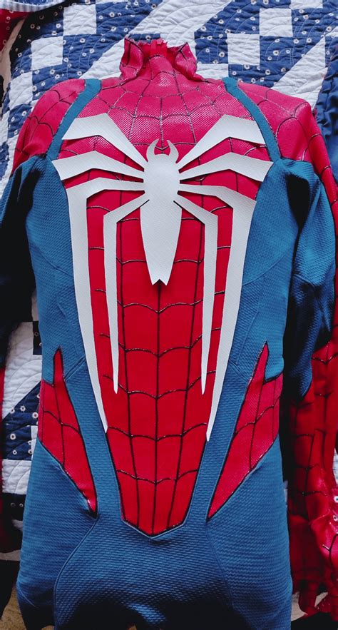 The Iron Spider suit looks menacing af... : r/SpidermanPS4