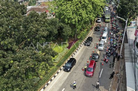 Penyekatan Jalan Saat Ppkm Darurat Antara Foto