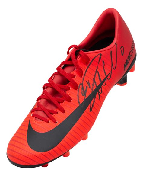 Cristiano Ronaldo Signed Nike Soccer Cleat (Beckett) | Pristine Auction