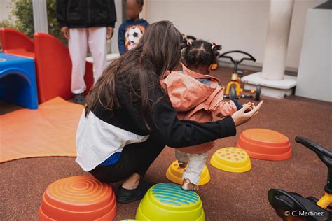 Offre Emploi CDI Auxiliaire de Puériculture Crèche Quai des Ours Paris