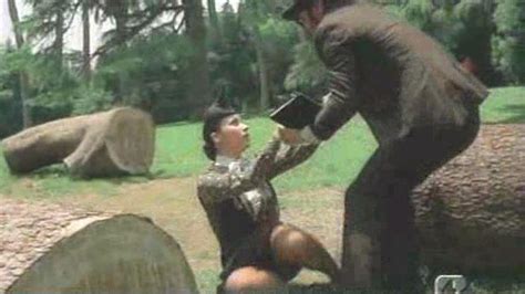 Naked Ria De Simone in Spogliamoci così senza pudor