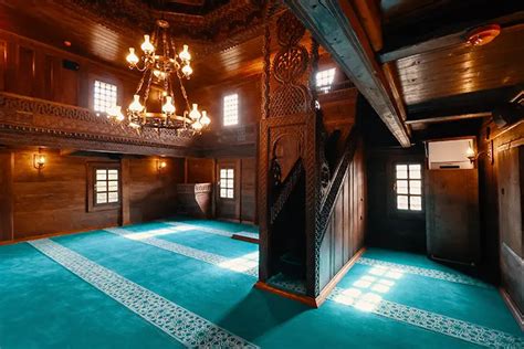 Rize de tarihi cami restorasyonun ardından ibadete açıldı Trabzon