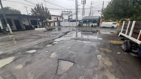 Reportan Varios Baches Sobre Calle Montes Urales En San Nicol S