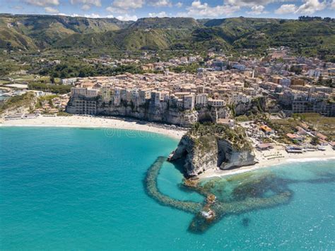 Luftsicht Auf Die Schöne Stadt Tropea In Kalabrien Italien Stockfoto