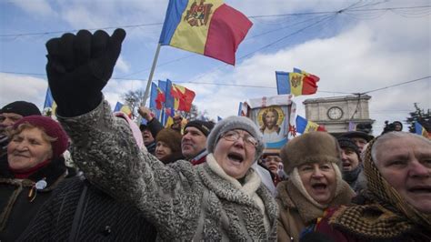 Moldova Political Crisis Protesters Demand Snap Polls Bbc News