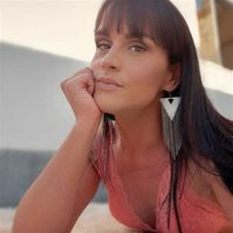 Stream Marcela Leal Music Listen To Songs Albums Playlists For Free