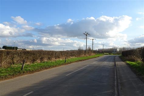 Common Lane Approaching Weeland Road Ds Pugh Cc By Sa Geograph