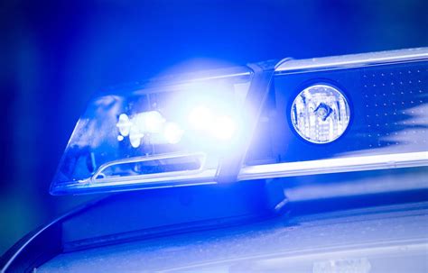 Polizeibus Bersehen Zwei Polizistinnen Bei Unfall Verletzt Fahrer