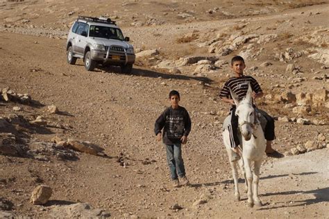 Off The Beaten Track Jeeptour Door De Woestijn In Israël Gezin Op Reis