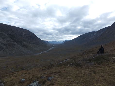 PRATICA IN NATURA. RITROVARE SE STESSI NEL CUORE DELLA FORESTA Roberto
