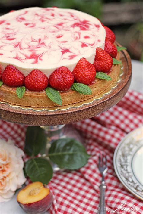 Erdbeer Pfirsich Torte Mit Saftigem Mandelboden Maren Lubbe Feine