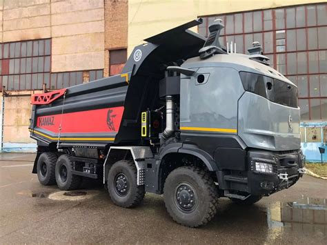 Kamaz Atlant 49 z wielką obudową dla silnika i autopilota kabiny tu