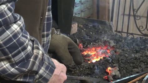 Starting And Maintaining A Coal Forge Fire Basic Blacksmithing Youtube