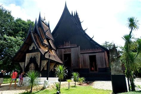 One Day Tour Chiang Rai White Temple Blue Temple Black House