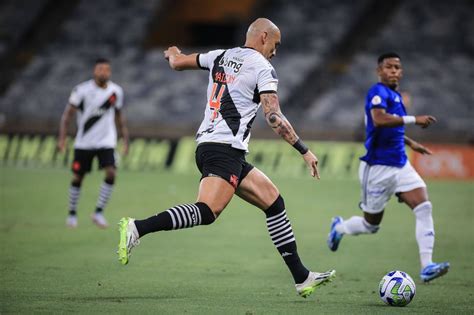 Vasco Anuncia Renova O Maicon E Sa Da De Alex Teixeira