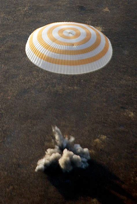 La Soyuz Vuelve A La Tierra 1