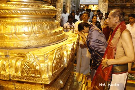 Ap Governor Offers Prayers In Tirumala Shrine Ttd News