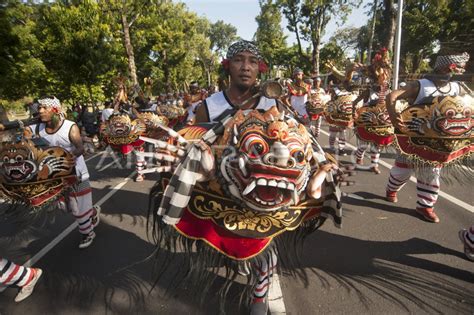 PARADE PESTA KESENIAN BALI ANTARA Foto