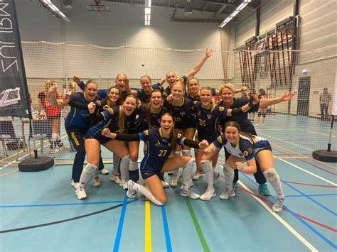 Peelpush D Laat Punten Liggen Tegen Kalinko Vizier Op Volleybal