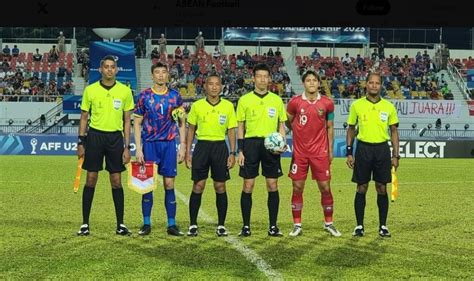 Media Malaysia Bingung Wasit Jepang Tidak Bertindak Atas Sikutan Keras