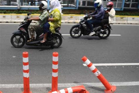 Dki Cabut Stick Cone Pembatas Jalur Sepeda Demi Keselamatan Antara News