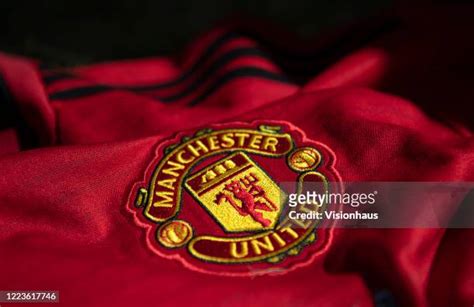 Manchester United Crest Photos and Premium High Res Pictures - Getty Images