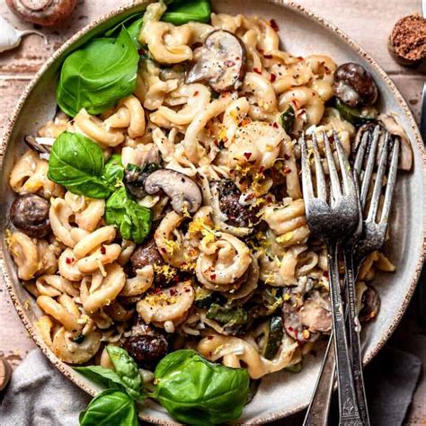 One Pot Creamy Zucchini Mushroom Pasta