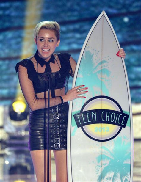 Teen Choice Miley Cyrus Dares To Bare News In Images Emirates247