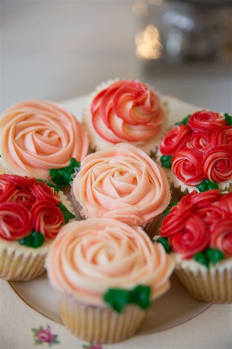 Buttercream Roses Cake Decorating For Beginners Cake Decorating