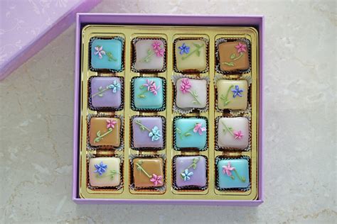 Box Of 16 Assorted Petit Four Demitasse Bon Vivant New York Luxury