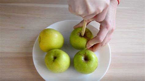 Ябълки в карамел по стъпка по стъпка 🍎 рецепта със снимка