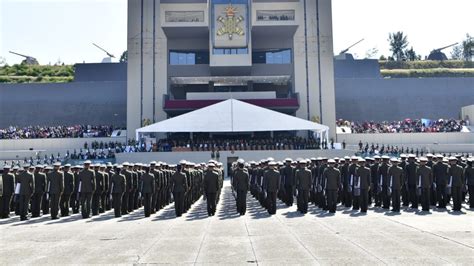 Se Grad An Nuevos Oficiales Del Her Ico Colegio Militar Capital