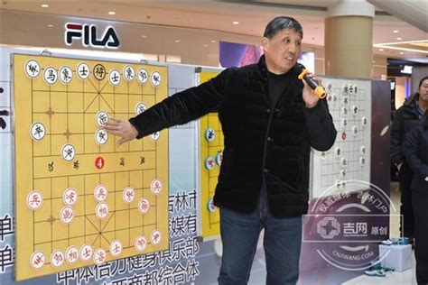 吉林市商场内 68岁老人下盲棋 一对六位象棋高手 每日头条