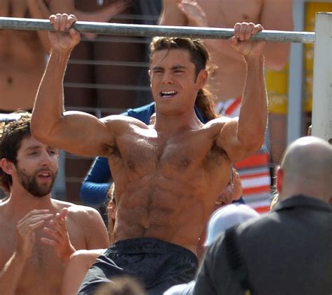 Zac Efron Workout Wie Sich Der Star Für Baywatch Fit Machte Fitbook