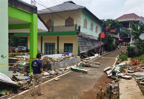 Penanganan Komprehensif Disiapkan Untuk Atasi Banjir Dan Bangunan Roboh