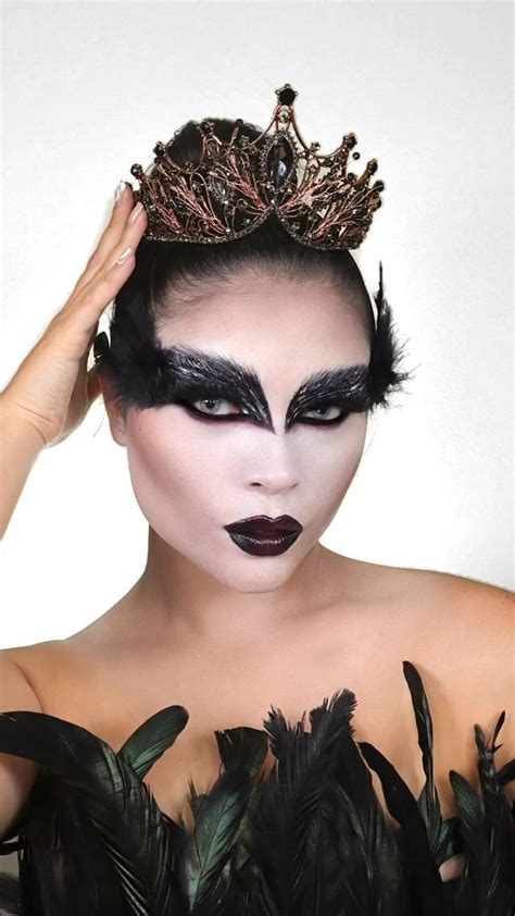 Black Swan 🦢 | Couture makeup, Queen makeup, Masquerade makeup