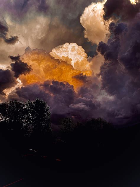 Storm Clouds at Sunset, 5/19/2022 : r/minnesota