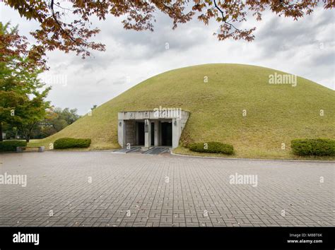 Tumuli Park Royal Tombs Gyeongju Stock Photos And Tumuli Park Royal Tombs