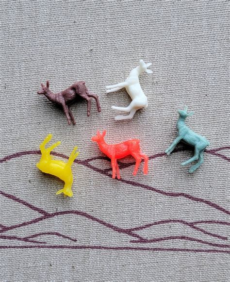 5 Vintage Tiny Plastic Deer Miniature Deer In Assorted Etsy