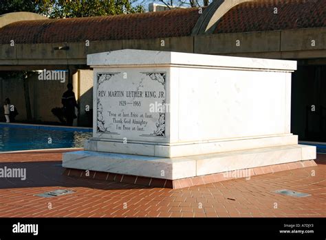 The burial chamber of Martin Luther King Jr at the National Historic ...