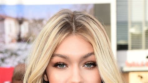 Gigi Hadid Debuts New Short Haircut on American Music Awards 2015 Red ...