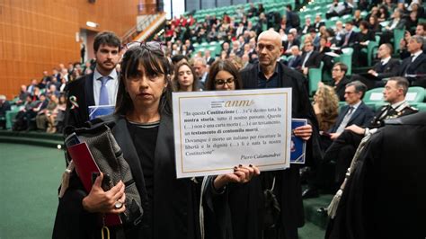 Magistrati In Protesta Le Toghe Lasciano Laula Mentre Parla Il