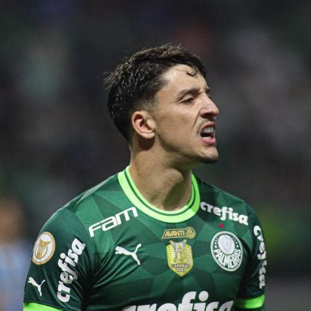 Palmeiras Confusão em data de voo faz Piquerez ser cortado do Uruguai