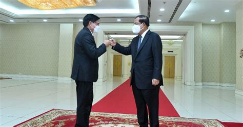 Le Nouvel Ambassadeur Du Laos Fait Une Visite De Courtoisie Au PM